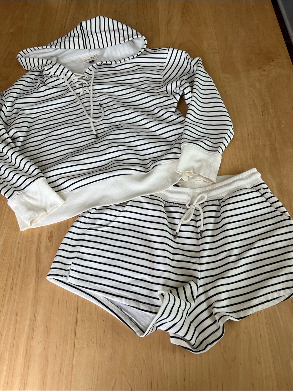Striped Hooded Pullover & Shorts Set - White/Black